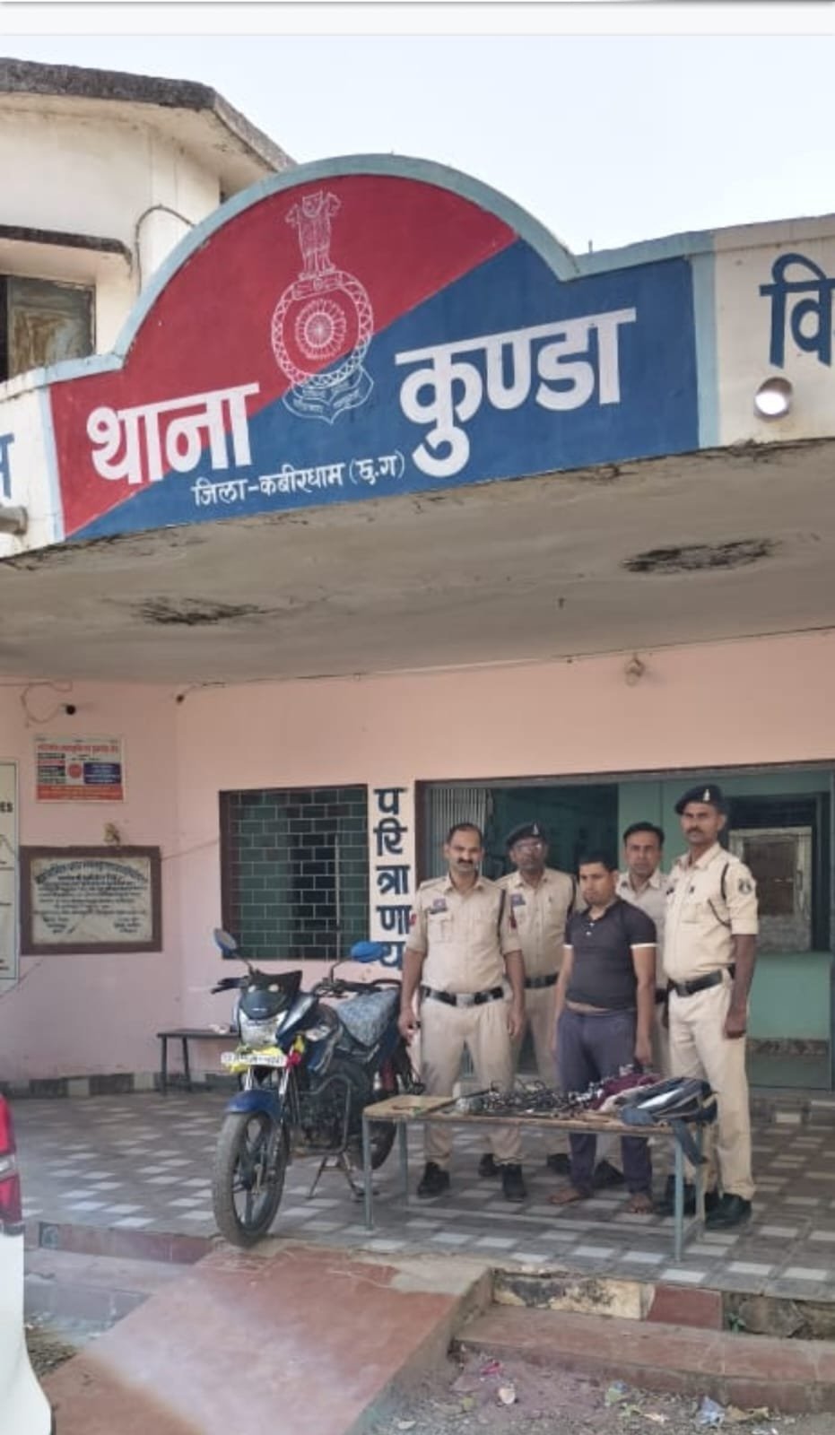 कुण्डा में जिला सहकारी बैंक में चोरी का प्रयास विफल, पुलिस ने आरोपी को मौके से दबोचा